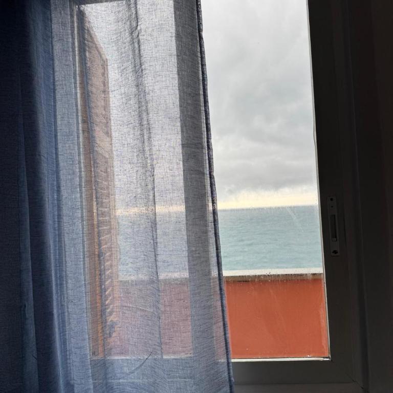 Affittacamere Elisabetta - Camera Matrimoniale con Balcone e Vista Mare - 22