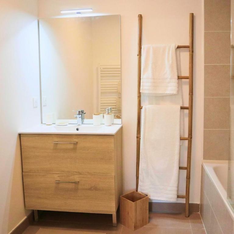 Appartement à 150m de la Mer - Le Bel Azur - Two-Bedroom Apartment - 12