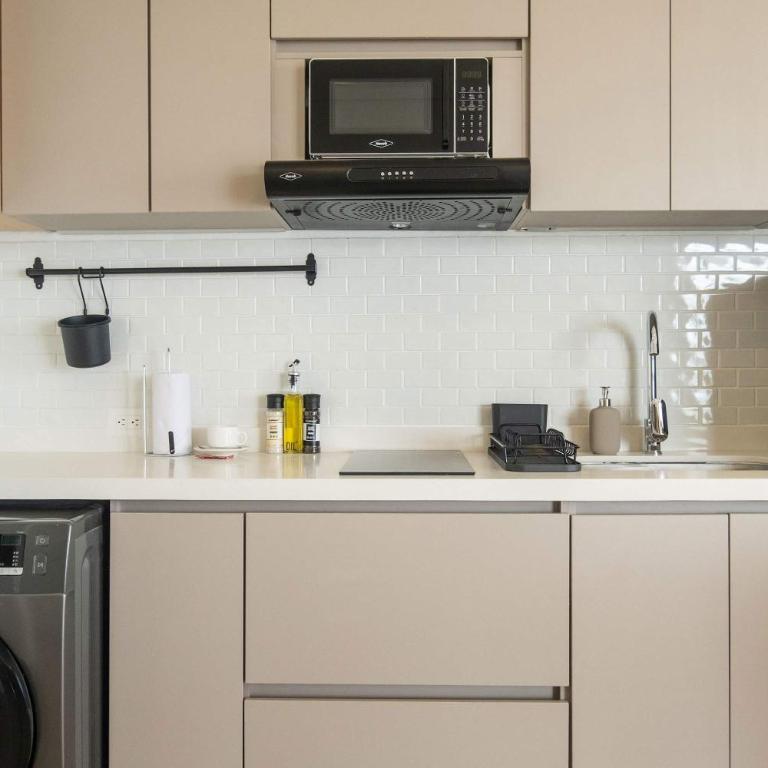 Elegant Beachview 1BR with Balcony in Crespo - One-Bedroom Apartment with Balcony - 5