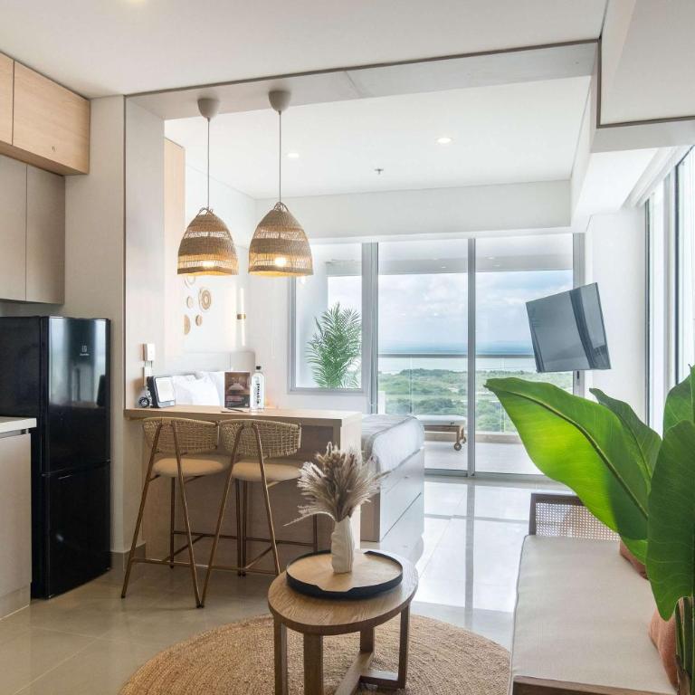 Elegant Beachview 1BR with Balcony in Crespo - One-Bedroom Apartment with Balcony - 1