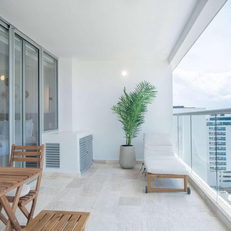 Elegant Beachview 1BR with Balcony in Crespo - One-Bedroom Apartment with Balcony - 14