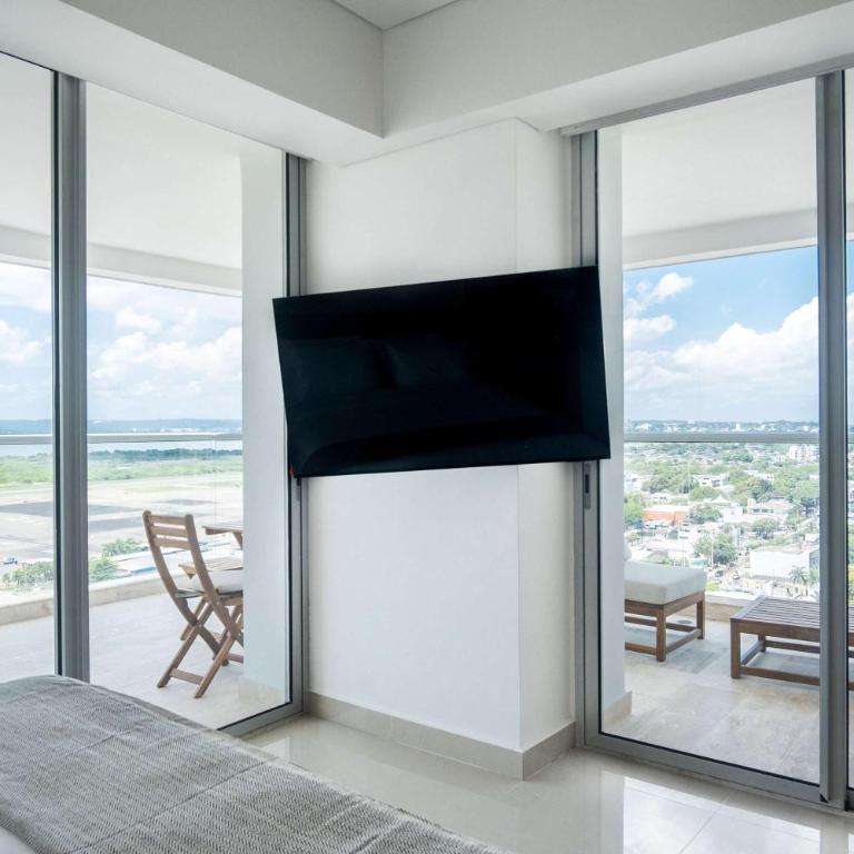Elegant Beachview 1BR with Balcony in Crespo - One-Bedroom Apartment with Balcony - 13