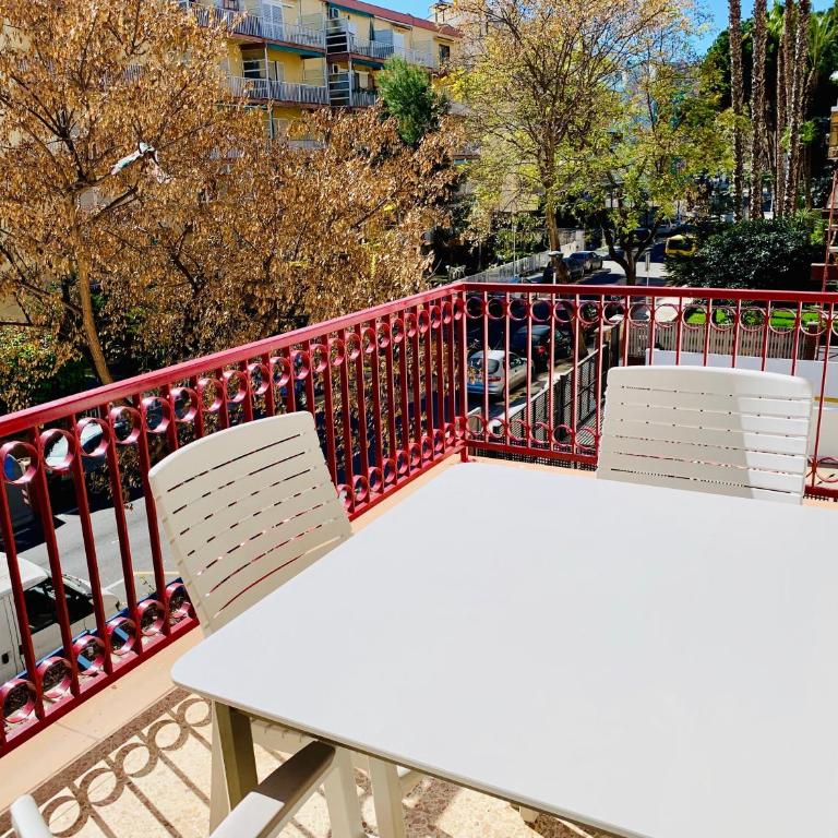 Home Avenida Salou - Two-Bedroom Apartment - 8