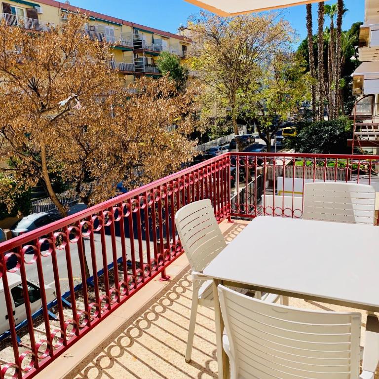 Home Avenida Salou - Two-Bedroom Apartment - 9