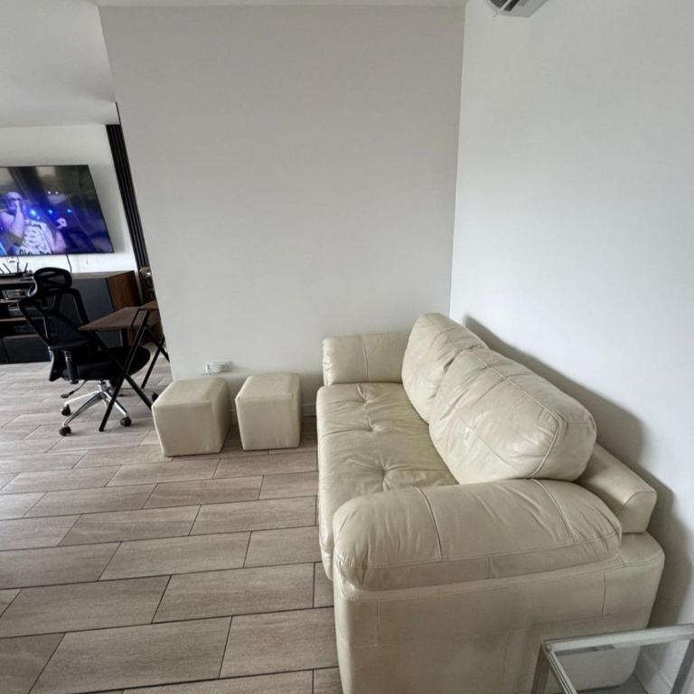 Independent Suite Apartment with Terrace - One-Bedroom Apartment - 1