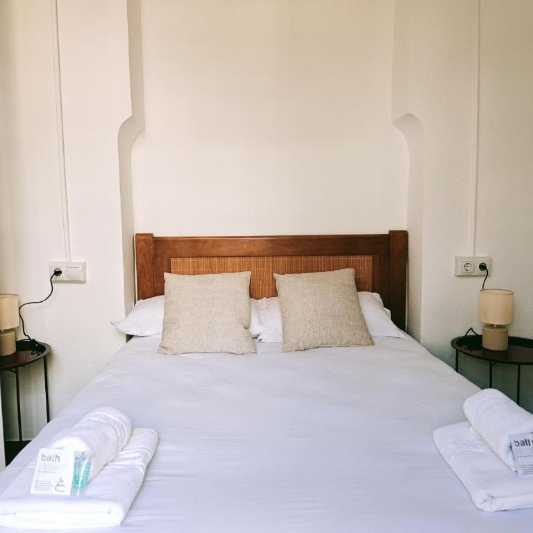 Old Town Alicante, Beach, Food & City Life - Three-Bedroom Apartment with Balcony - 25