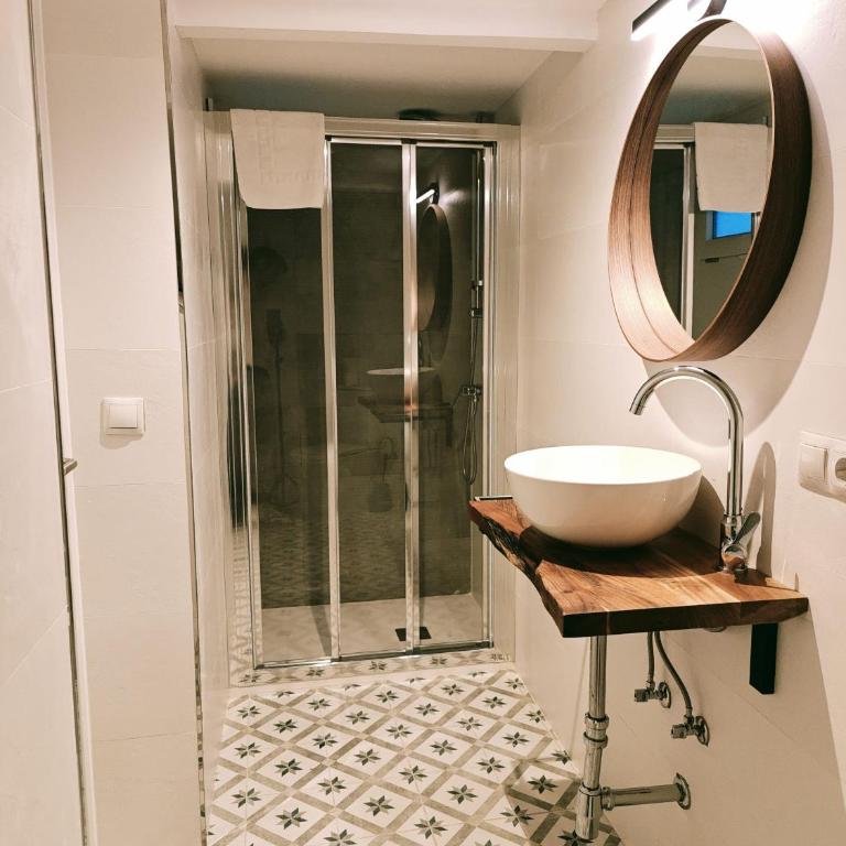 Old Town Alicante, Beach, Food & City Life - Three-Bedroom Apartment with Balcony - 26