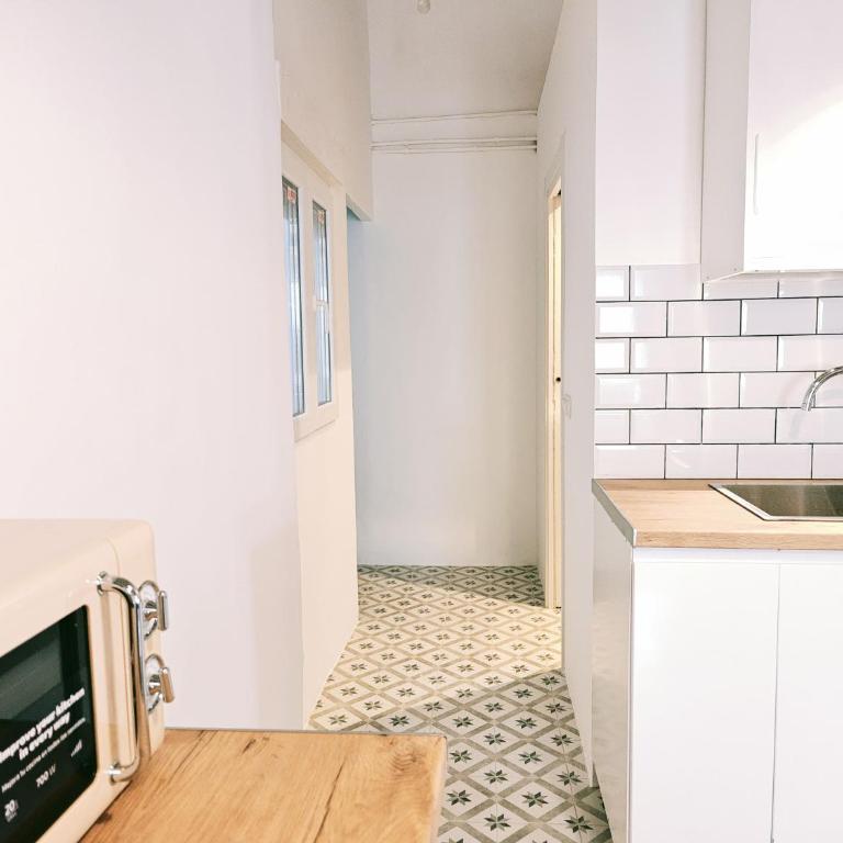 Old Town Alicante, Beach, Food & City Life - Three-Bedroom Apartment with Balcony - 27