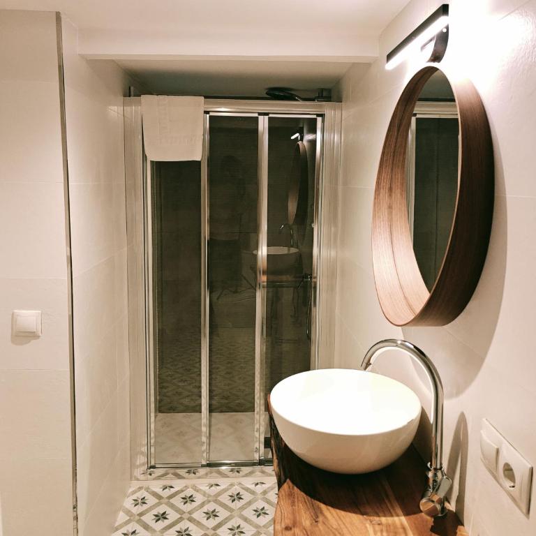Old Town Alicante, Beach, Food & City Life - Three-Bedroom Apartment with Balcony - 30