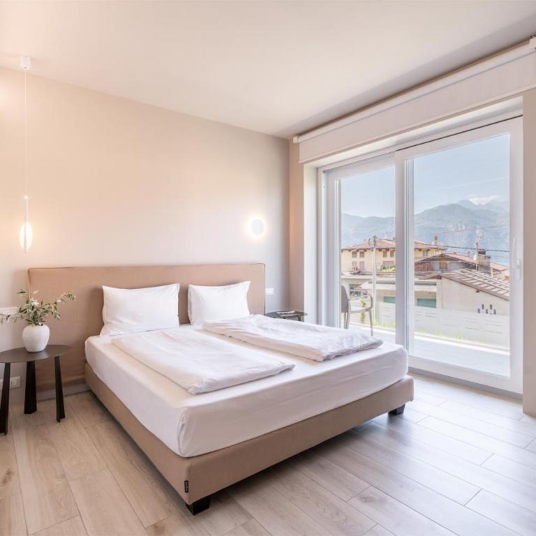 Hotel Diana - Prestige Double Room With Balcony - 4