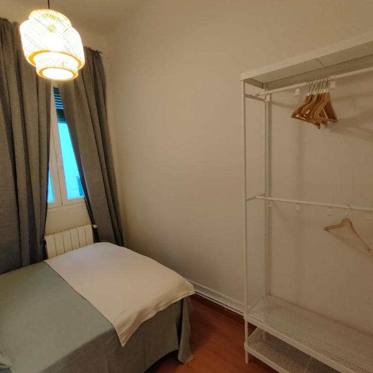 Fernan Gonzalez Street, Private rooms - Deluxe Room - 1