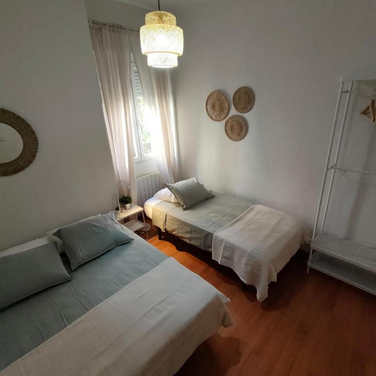 Fernan Gonzalez Street, Private rooms - Triple Room - 1