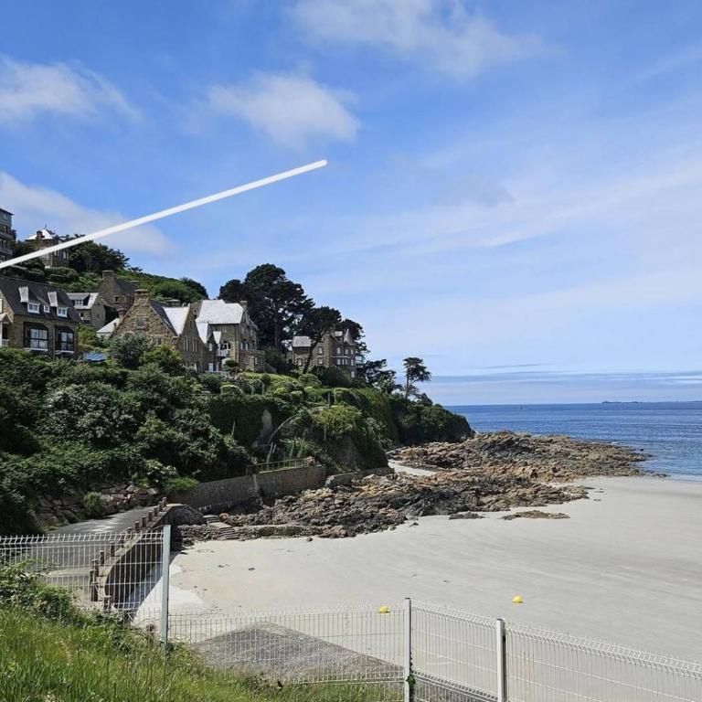 Maison VUE SUR MER plage de Trestrignel avec WIFI à PERROS-GUIREC - Réf 817 - Casa con 1 dormitorio - 2