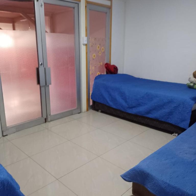 hostal sebastian - Three-Bedroom House - 8