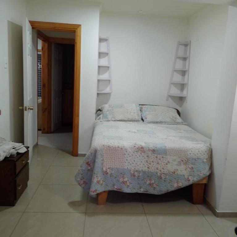 hostal sebastian - Three-Bedroom House - 9