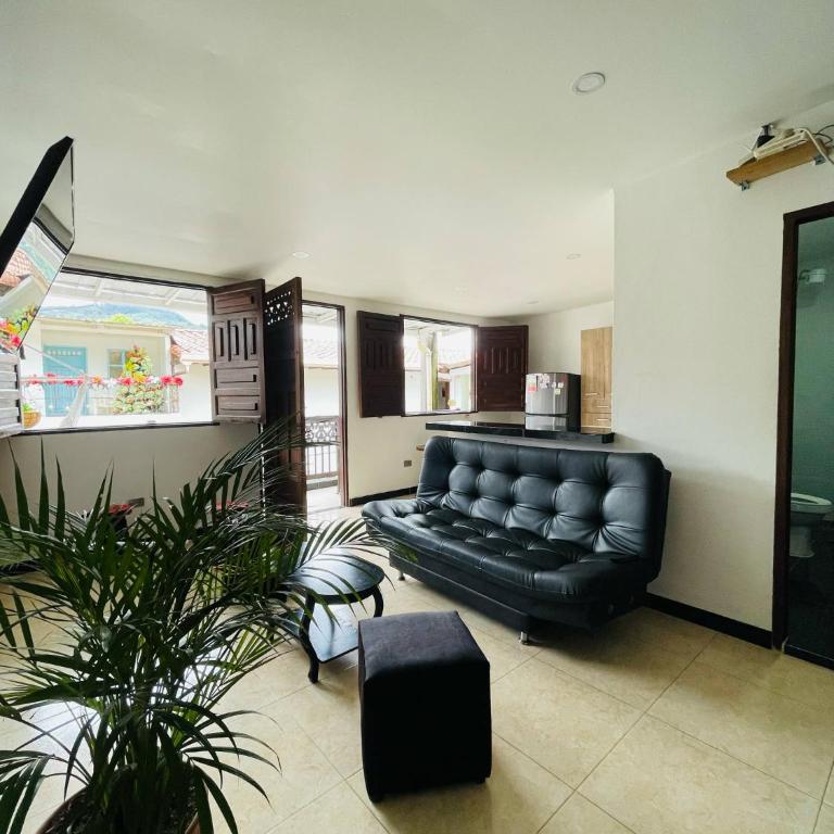 Apartamento Privado en el Centro, Programación de Tours y Mas - Two-Bedroom Apartment with Balcony - 3