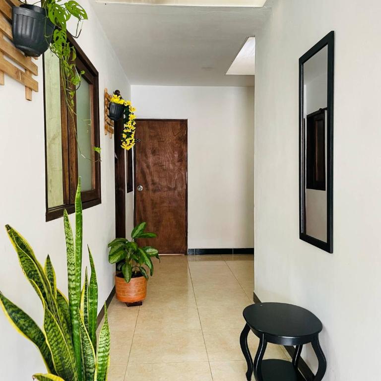 Apartamento Privado en el Centro, Programación de Tours y Mas - Two-Bedroom Apartment with Balcony - 4
