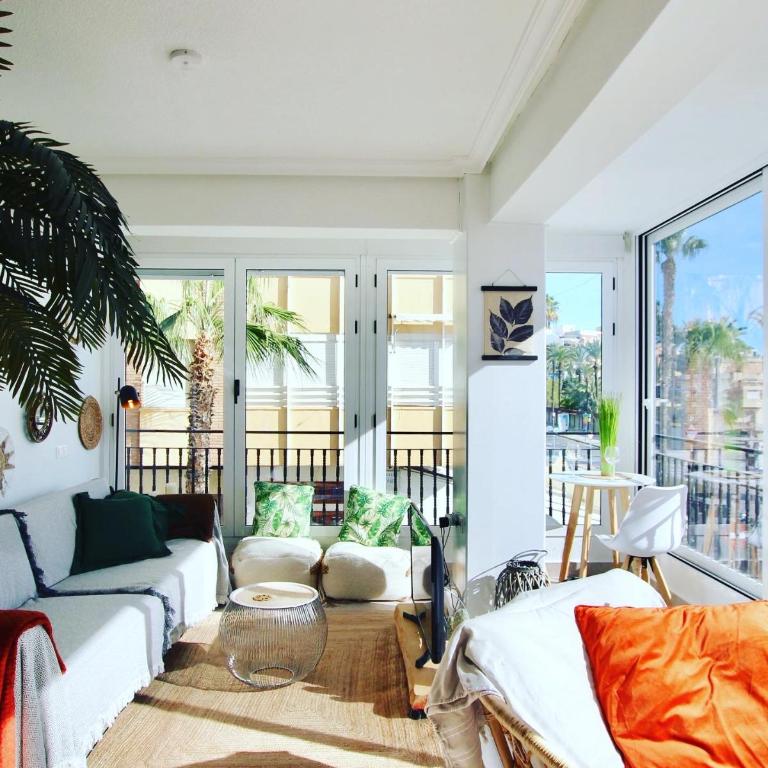 Palmeras Puerto Torrevieja - Apartamento de 2 dormitorios con balcón y vistas al mar - 1