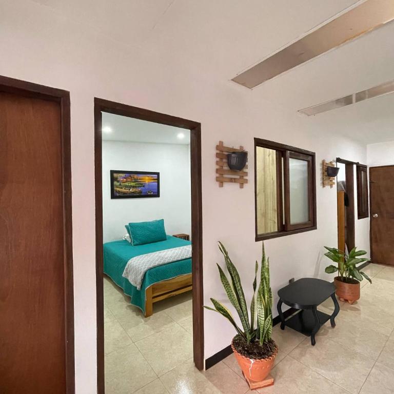 Apartamento Privado en el Centro, Programación de Tours y Mas - Two-Bedroom Apartment with Balcony - 10