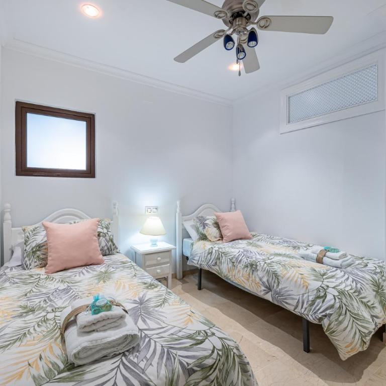 797 HOLIDAY RENTALS- Renovado piso en el paseo maritimo fuengirola - Apartment - 12
