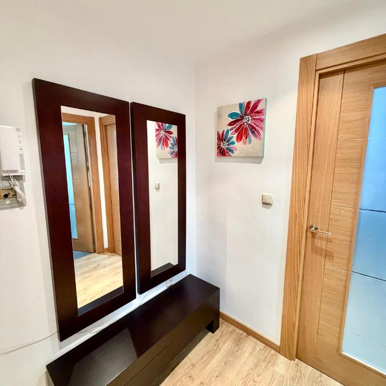 Gohome Granada Norte - Three-Bedroom Apartment with Mountain View - 9