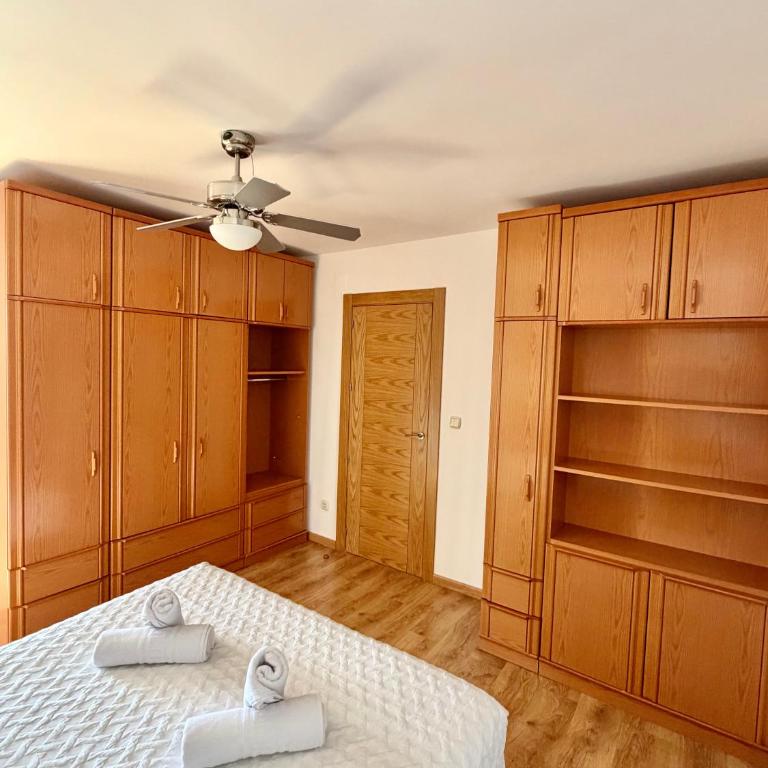 Gohome Granada Norte - Three-Bedroom Apartment with Mountain View - 11