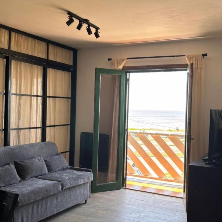 Departamento frente al mar, remodelado y equipado - Two-Bedroom Apartment - 2