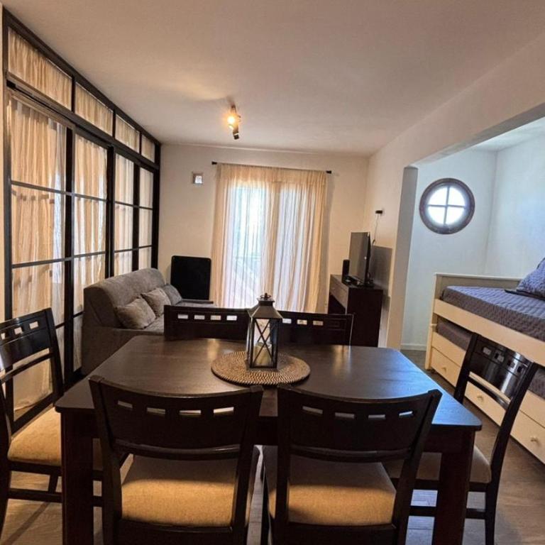 Departamento frente al mar, remodelado y equipado - Two-Bedroom Apartment - 9