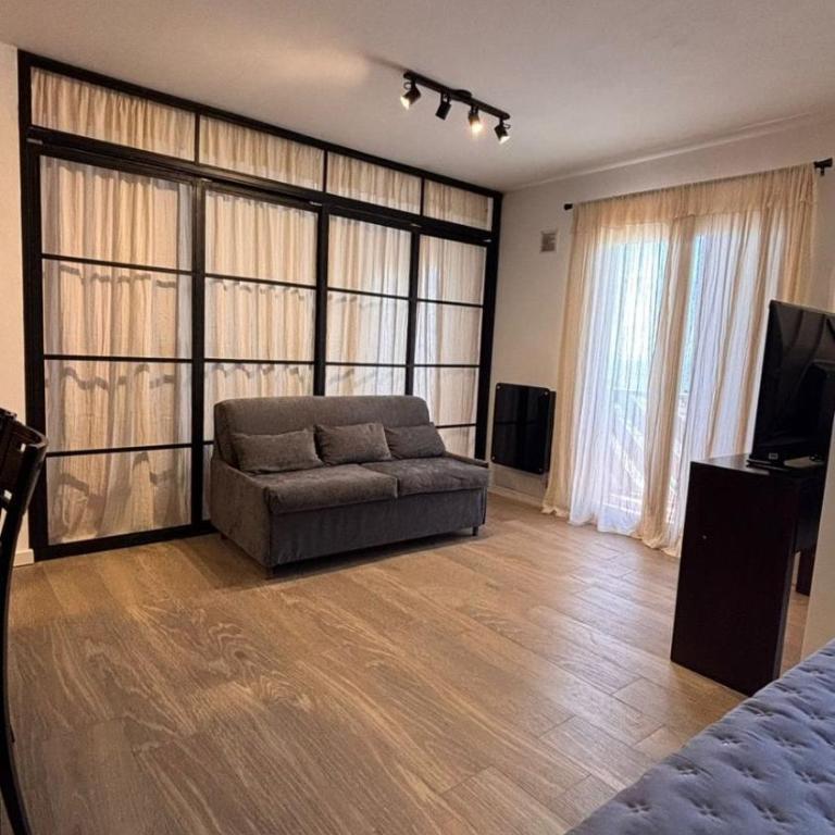 Departamento frente al mar, remodelado y equipado - Two-Bedroom Apartment - 12