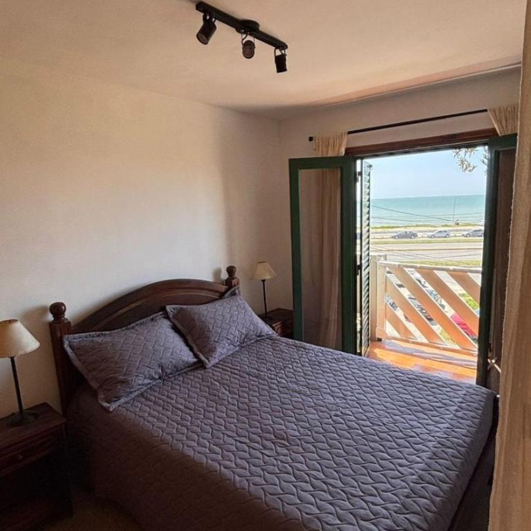 Departamento frente al mar, remodelado y equipado - Two-Bedroom Apartment - 15