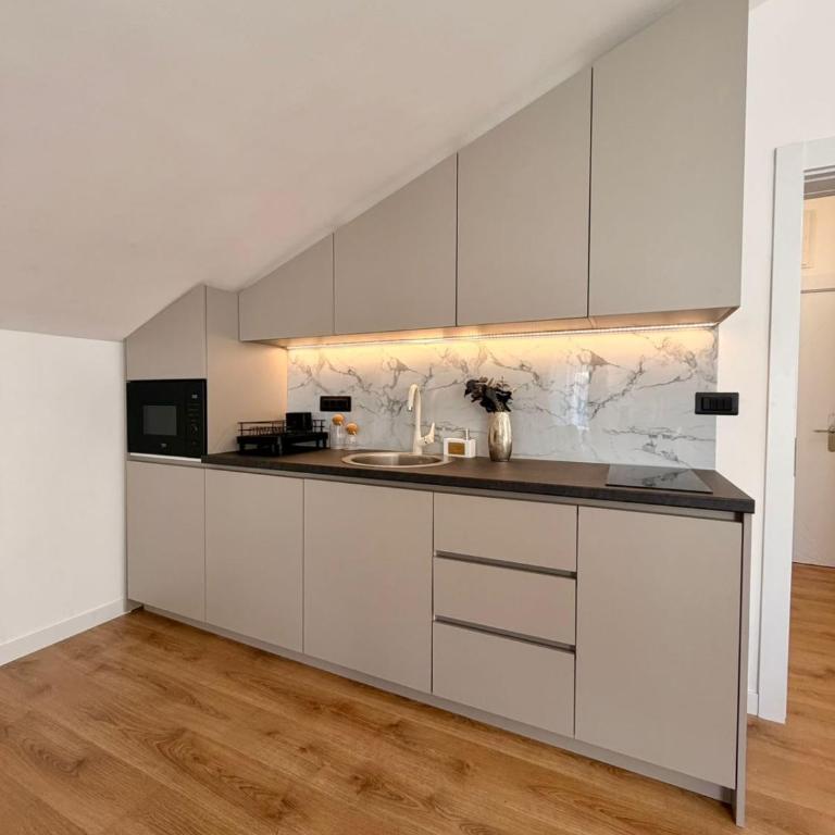 Urban Apartments Babilonija - Apartman sa 2 Spavaće Sobe i Balkonom - 9