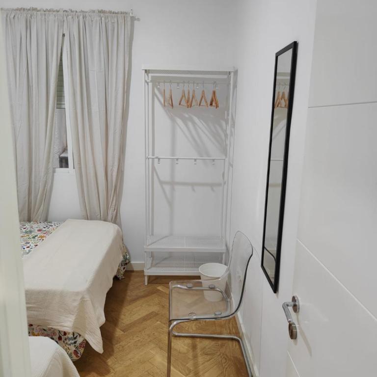 Zurbano Street, Private rooms - Habitación Triple con baño compartido - 2