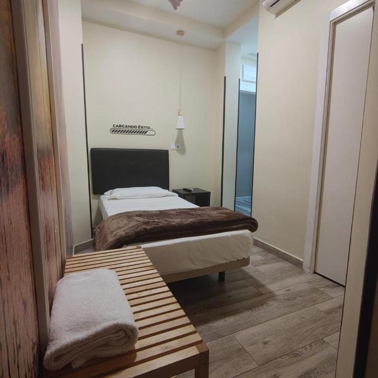 Hostal JQ Madrid 1 - Chambre Simple avec Salle de Bains Privative - 4