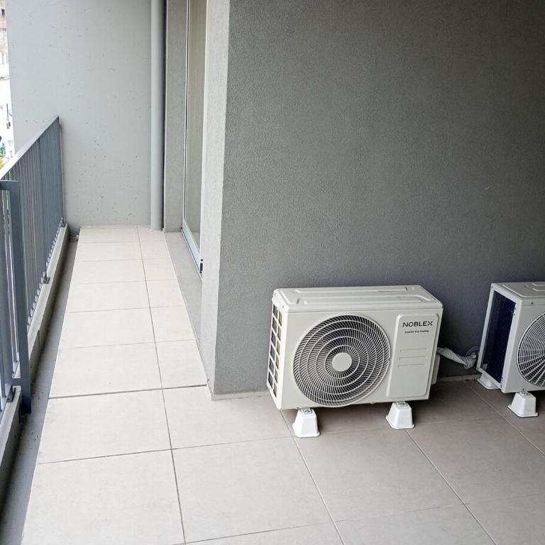 Departamento céntrico bien conectado con balcón - Apartamento - 3