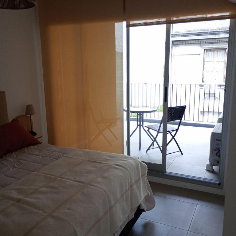 Departamento céntrico bien conectado con balcón - Apartamento - 9