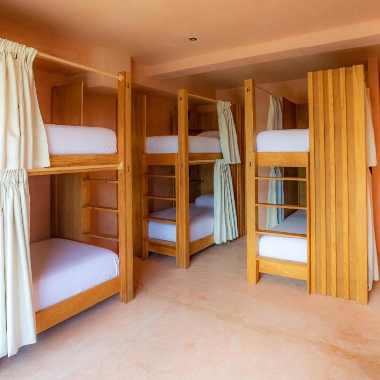 Casa Toro La Punta - Cama en habitación compartida femenina de 6 camas - 3