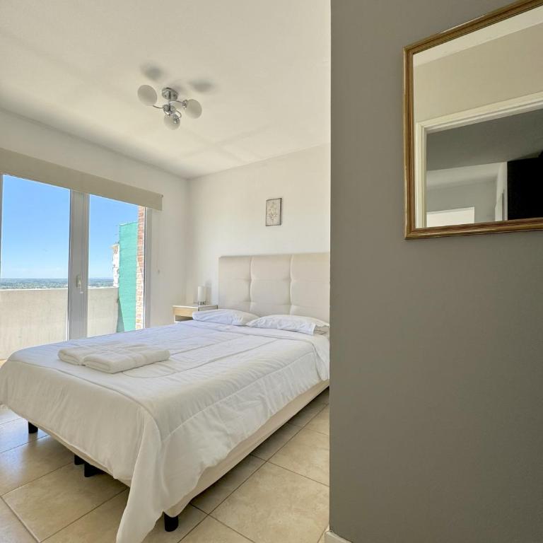 Departamentos amplios y luminosos en zona Leloir - Apartamento Deluxe de 1 dormitorio - 2