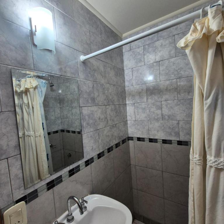 Dúplex con cochera y parrilla cerca de la playa - Two-Bedroom Apartment - 3