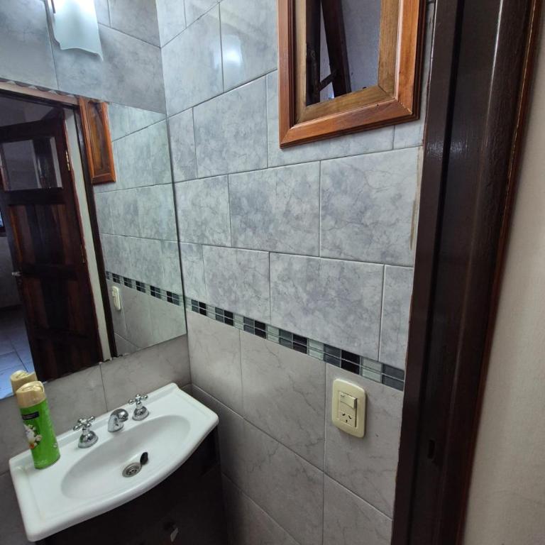 Dúplex con cochera y parrilla cerca de la playa - Two-Bedroom Apartment - 11