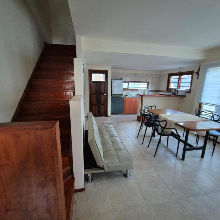 Dúplex con cochera y parrilla cerca de la playa - Two-Bedroom Apartment - 17
