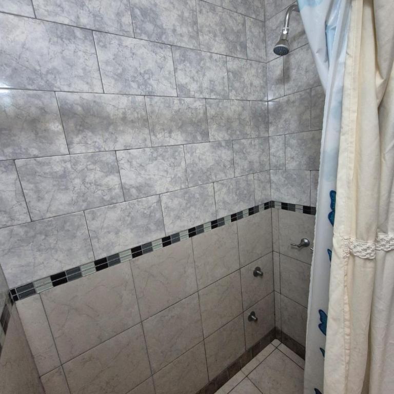 Dúplex con cochera y parrilla cerca de la playa - Two-Bedroom Apartment - 22