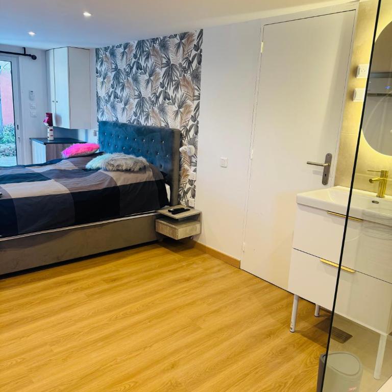 Love Room Jacuzzi Privatif à Martigues - Appartement 1 Chambre - 5