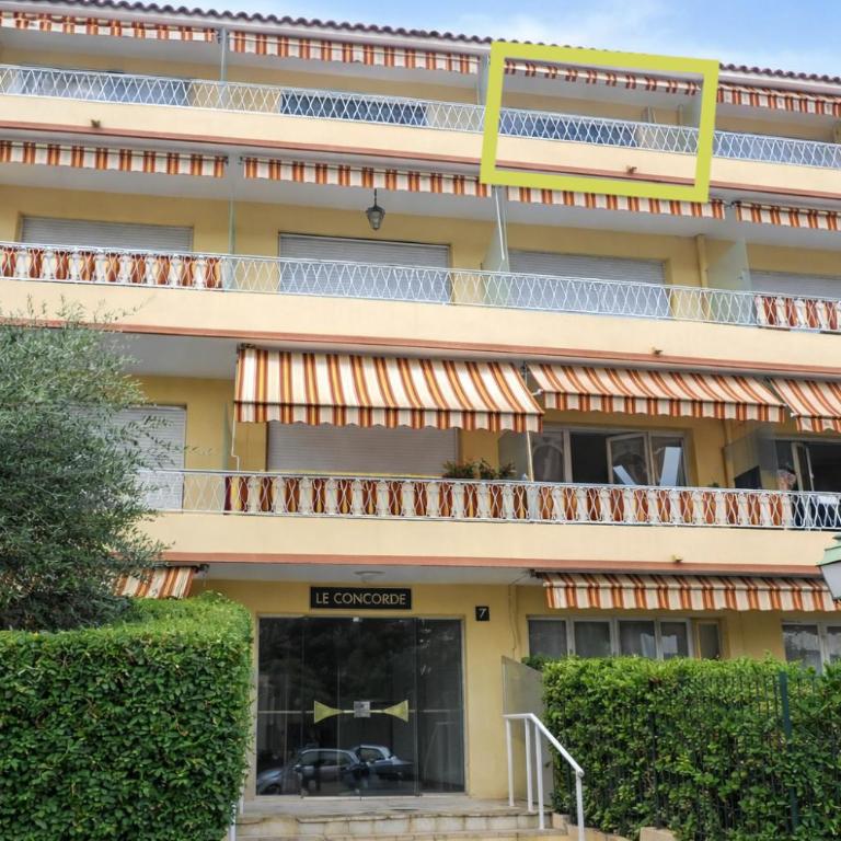 Studio Vue Mer - Terrasse Privée - Piscine - Entre Nice et Cannes - Apartment mit 1 Schlafzimmer - 24