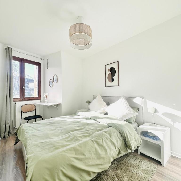 Direct Metro to Paris, 3-room-flat with a view, Stade de France, Free parking - Three-Bedroom Apartment - 3