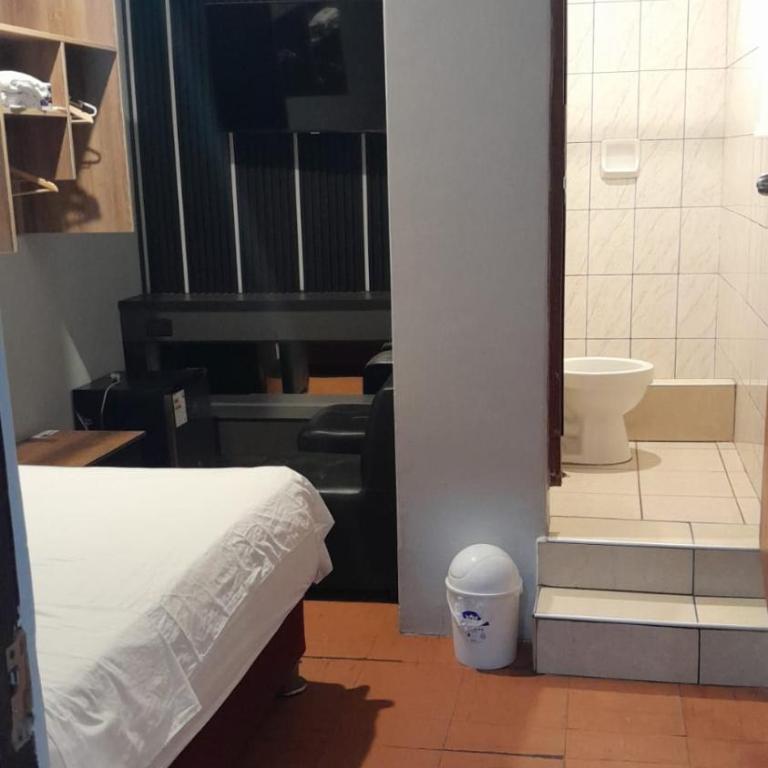 HotelesR20 - Single Room with Private Bathroom - 3