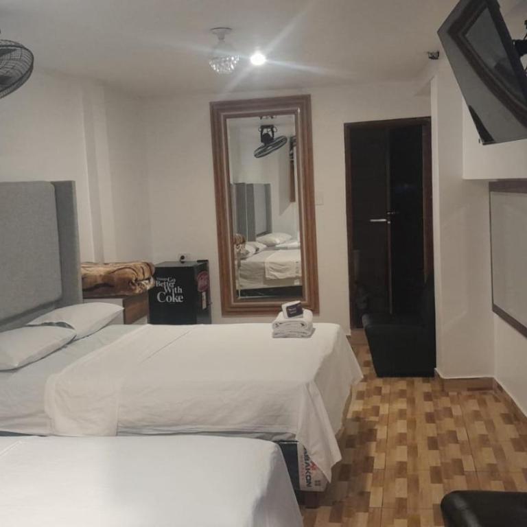 HotelesR20 - Double Room with Private Bathroom - 2