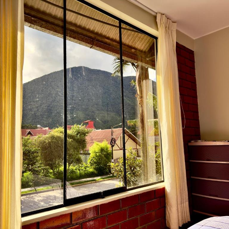 Casa Familiar TOVCA Oxapampa - Double Room with Mountain View - 5
