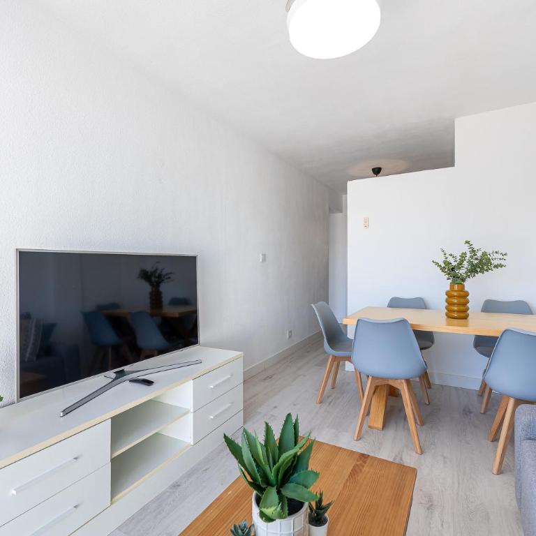 797 HOLIDAY RENTALS- Piso a 2 min de la playa con amplia terraza - Apartamento con terraza - 3