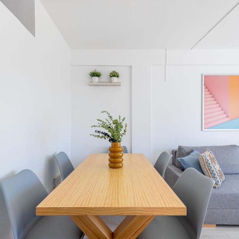 797 HOLIDAY RENTALS- Piso a 2 min de la playa con amplia terraza - Apartamento con terraza - 6