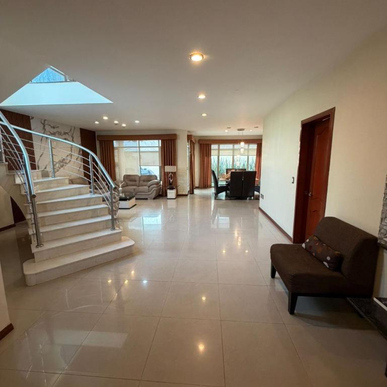 Casa a 10 min del estadio - Four-Bedroom House - 6